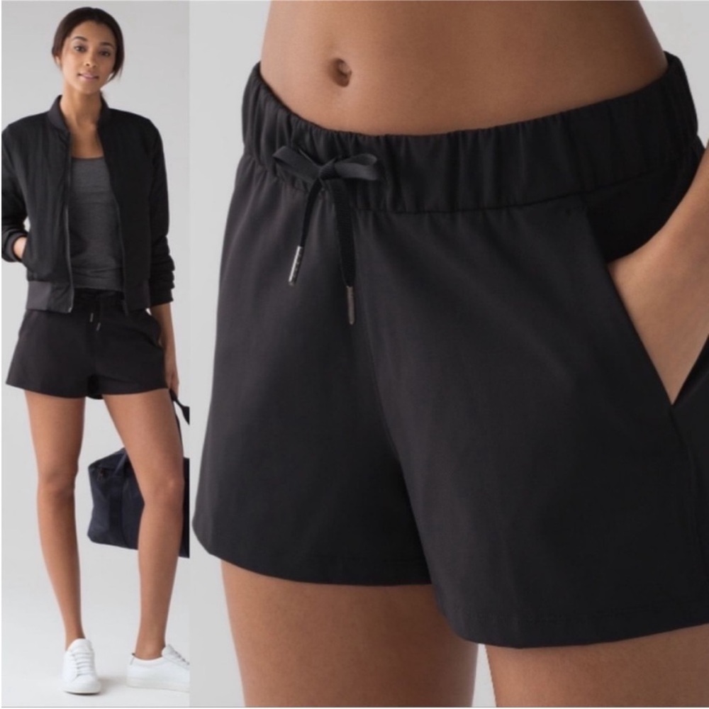 Lululemon On The Fly Short *2.5" Black woven